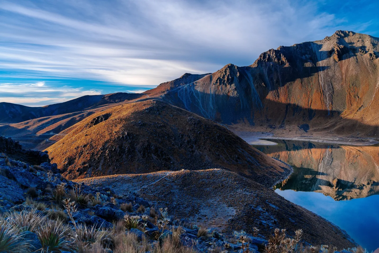 Cráter y laguna del Nevado de Toluca al amanecer