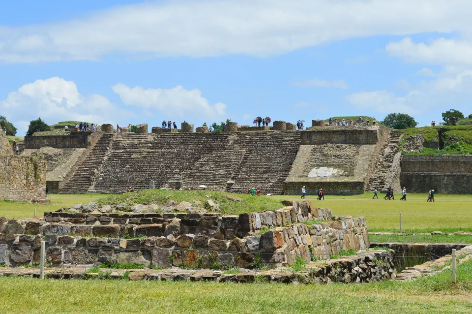 Recorrido Arqueológico por Monte Albán y Zonas Aledañas