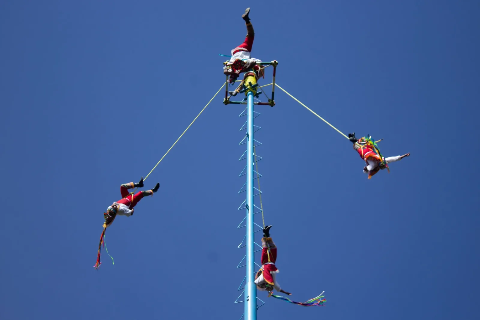 Excursión a la Zona Arqueológica de El Tajín y Tradición de Voladores